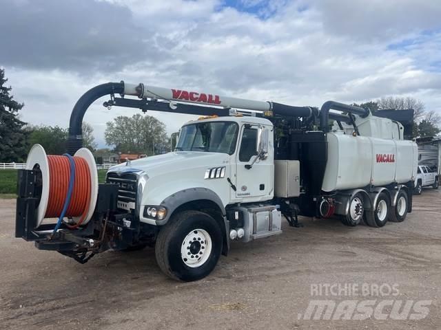 Mack GU713 Paletli ekskavatörler