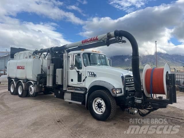 Mack GU713 Paletli ekskavatörler