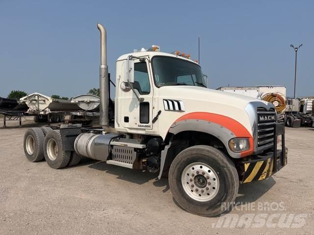 Mack GU713 Çekiciler