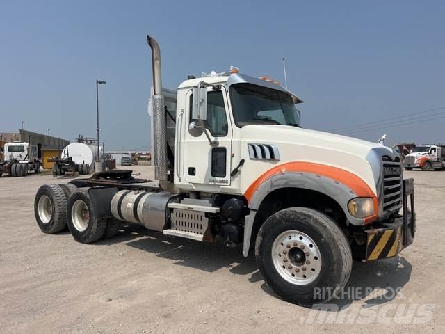 Mack GU713 Çekiciler