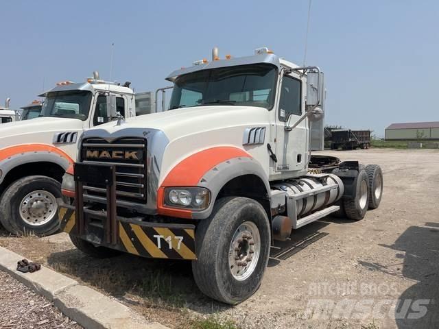 Mack GU713 Çekiciler