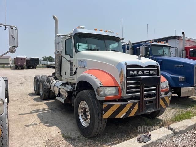Mack GU713 Çekiciler