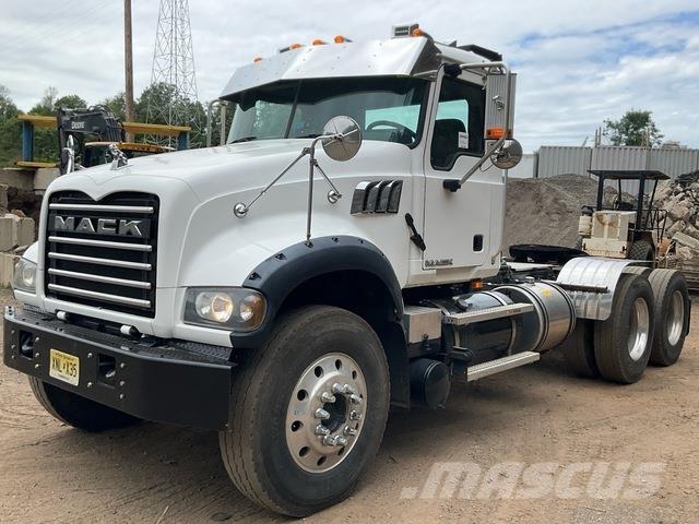 Mack GU713 Çekiciler