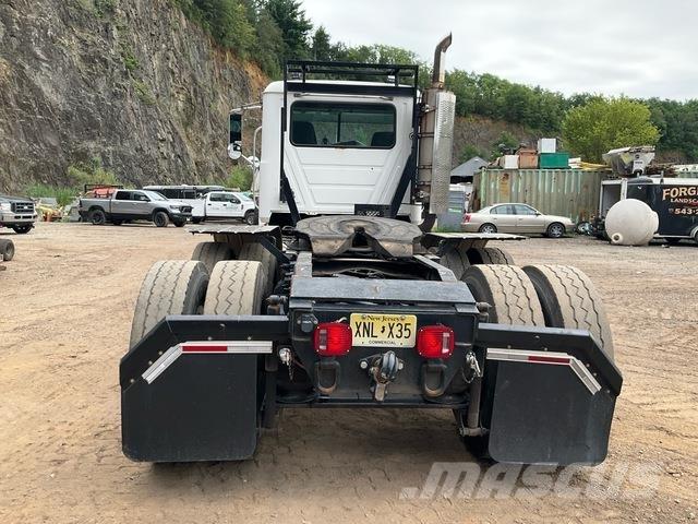 Mack GU713 Çekiciler
