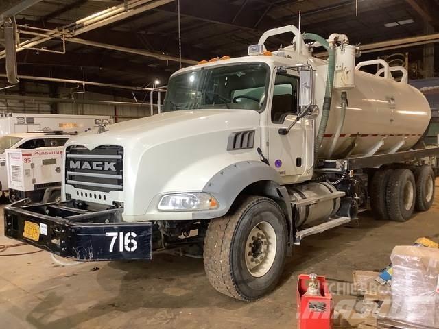 Mack GU813 Tankerli kamyonlar