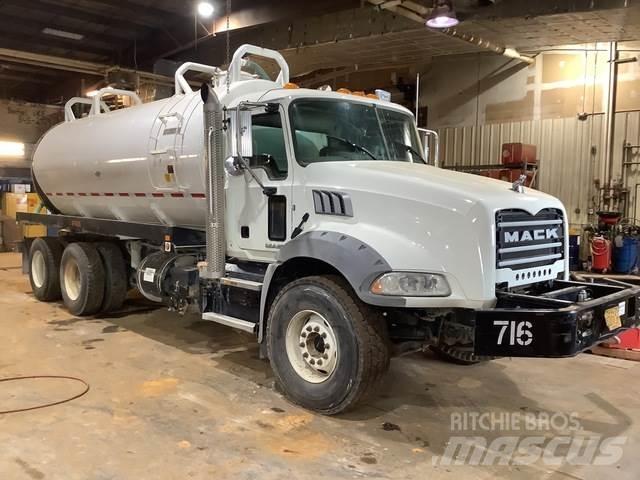 Mack GU813 Tankerli kamyonlar