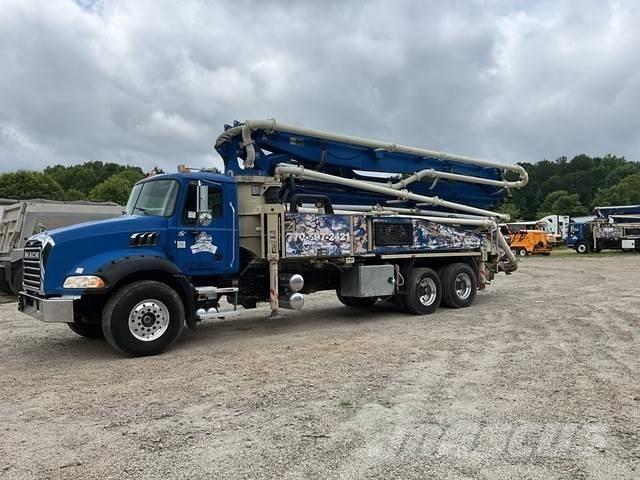 Mack GU813 Beton pompaları