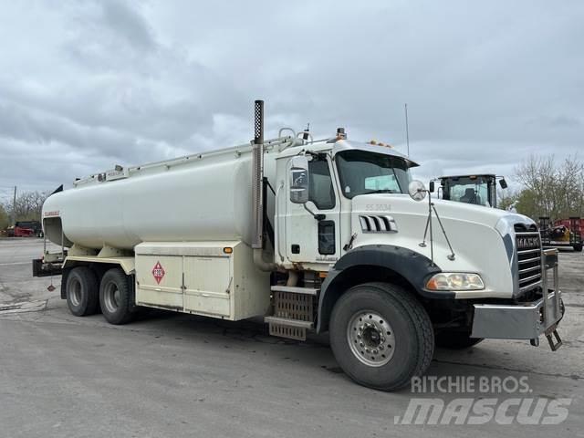 Mack GU813 Tankerli kamyonlar