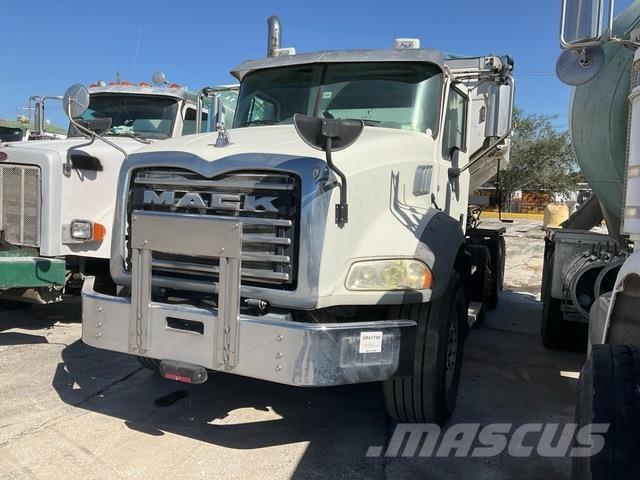 Mack GU813 Transmikserler