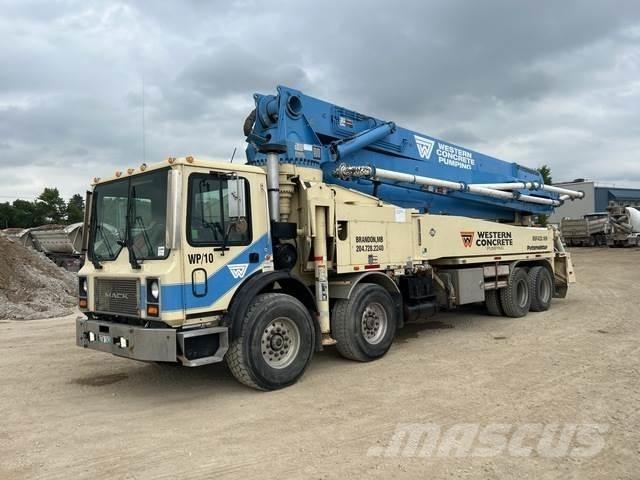 Mack MR Beton pompaları