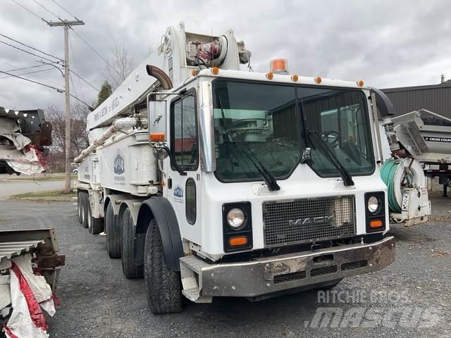 Mack MR688S Beton pompaları