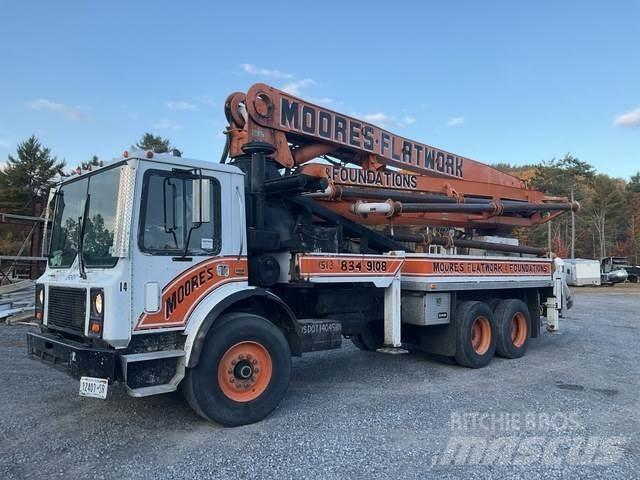 Mack MR688S Beton pompaları