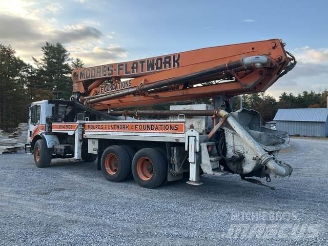 Mack MR688S Beton pompaları