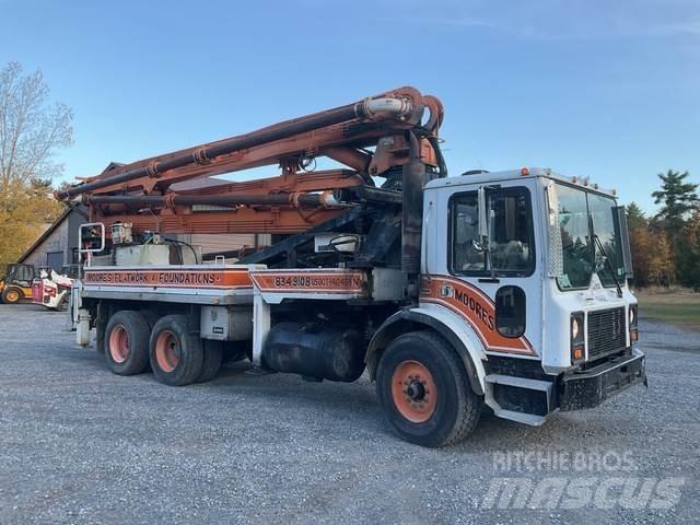 Mack MR688S Beton pompaları