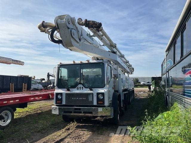 Mack MR688S Beton pompaları
