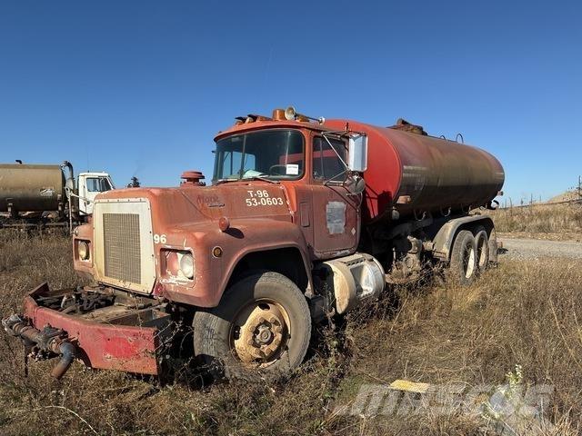 Mack R688ST Su tankerleri
