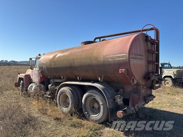 Mack R688ST Su tankerleri