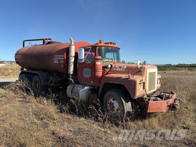 Mack R688ST Su tankerleri