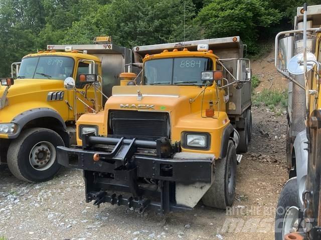 Mack RD688S Kum ve tuz serpiciler
