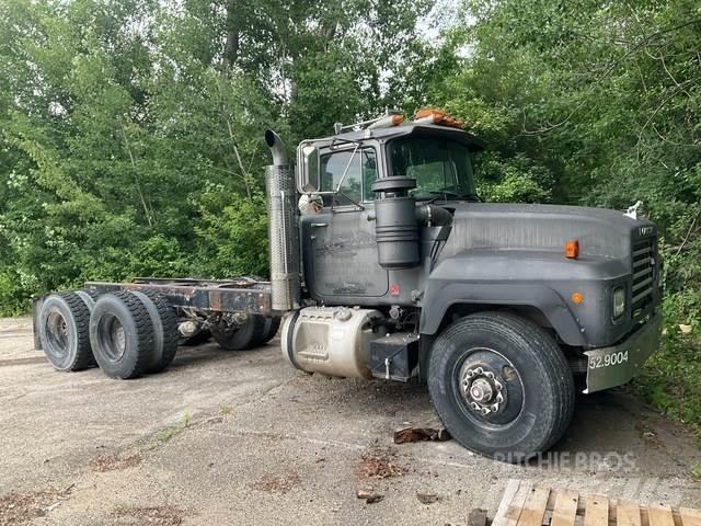 Mack RD688S Kabinler