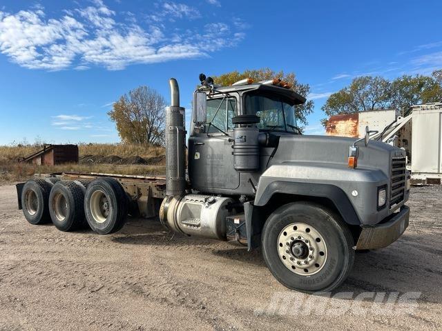 Mack RD688S Kabinler