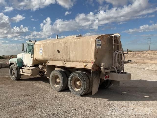 Mack RD690S Su tankerleri