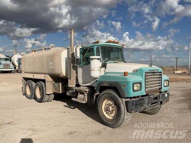 Mack RD690S Su tankerleri