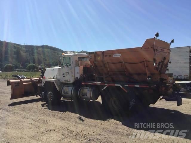 Mack RM6 Kar küreme biçaklari