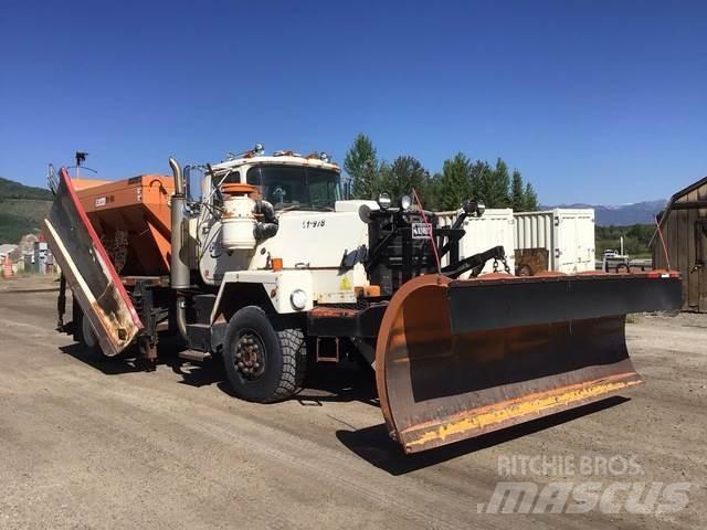 Mack RM6 Kar küreme biçaklari