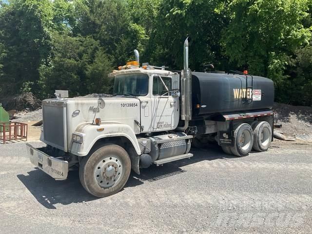 Mack RW613 Su tankerleri