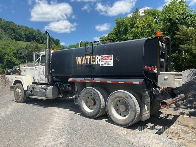 Mack RW613 Su tankerleri