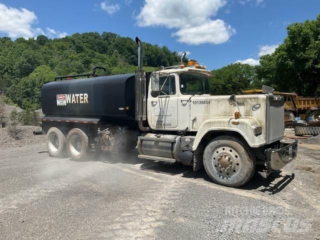 Mack RW613 Su tankerleri