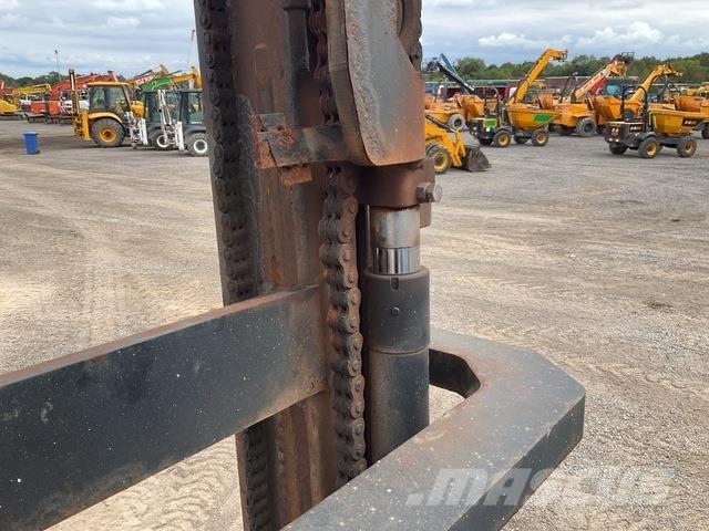 Manitou M26-4 Arazi tipi forklift