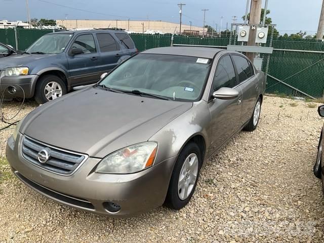 Nissan Altima Otomobiller