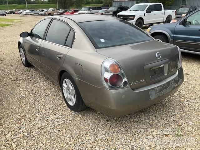 Nissan Altima Otomobiller