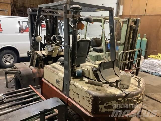Nissan CF80 Diger