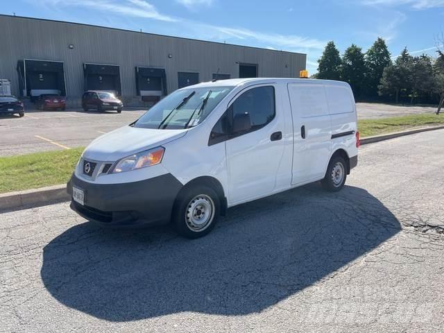 Nissan NV200 Panel vanlar