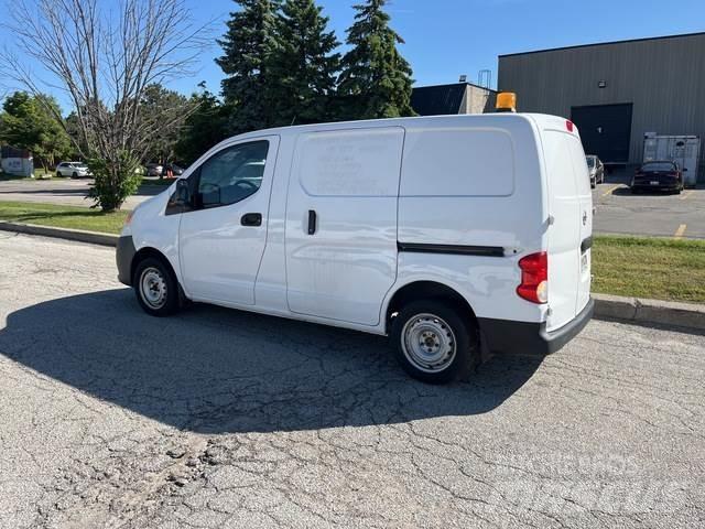 Nissan NV200 Panel vanlar