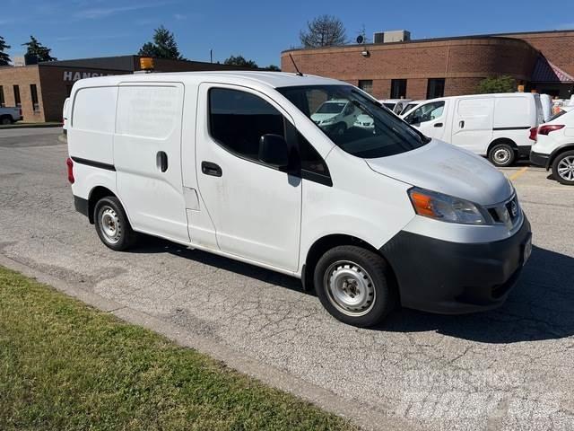 Nissan NV200 Panel vanlar