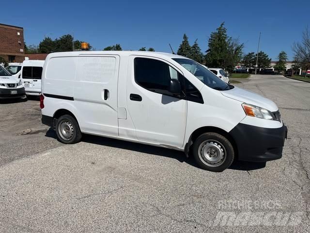 Nissan NV200 Panel vanlar