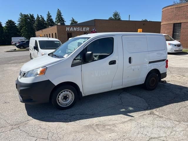 Nissan NV200 Panel vanlar