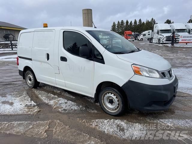 Nissan NV200 Panel vanlar