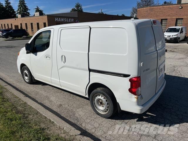 Nissan NV200 Panel vanlar