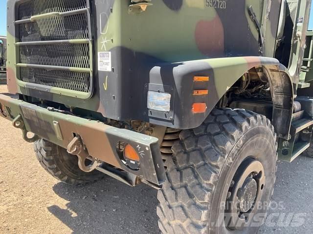Oshkosh AMK23A1 Kapali kasa kamyonlar