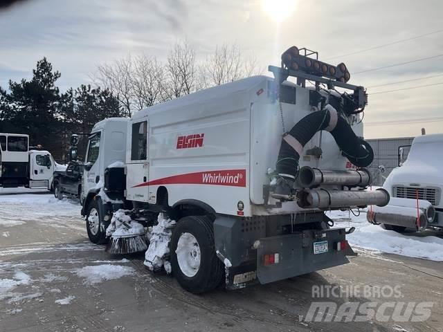 Peterbilt 220 Süpürme kamyonları