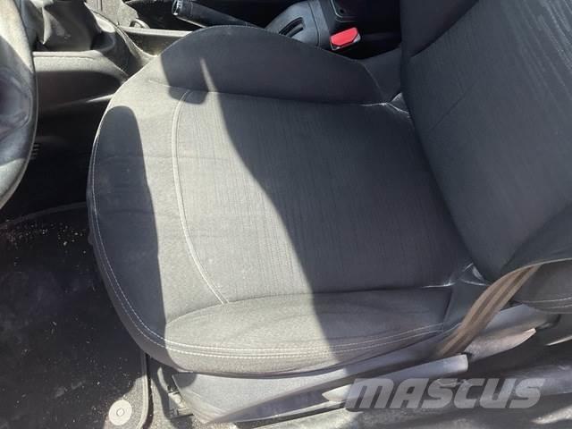 Peugeot 208 Otomobiller