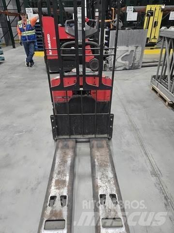 Raymond 8410 Transpaletler