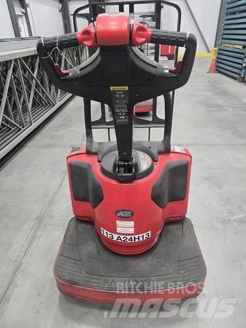 Raymond 8410 Transpaletler