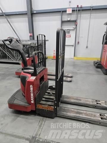 Raymond 8410 Transpaletler
