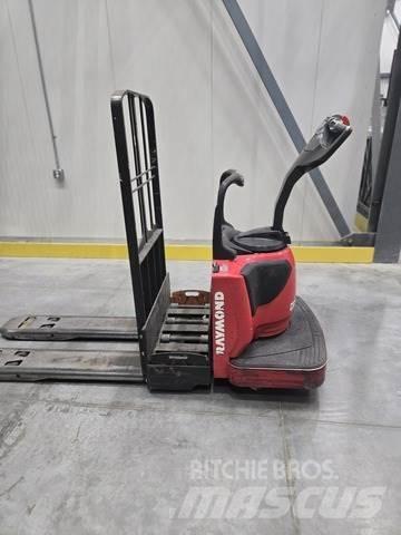 Raymond 8410 Transpaletler